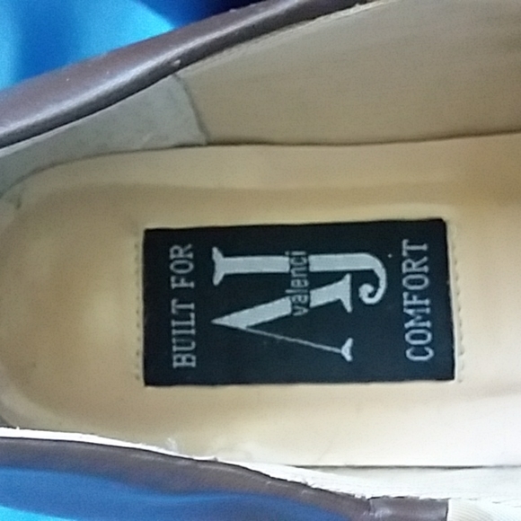 AJ Valencia womens 11 W Pump Heels Print and Brown with Gold color accent strap - Picture 4 of 16